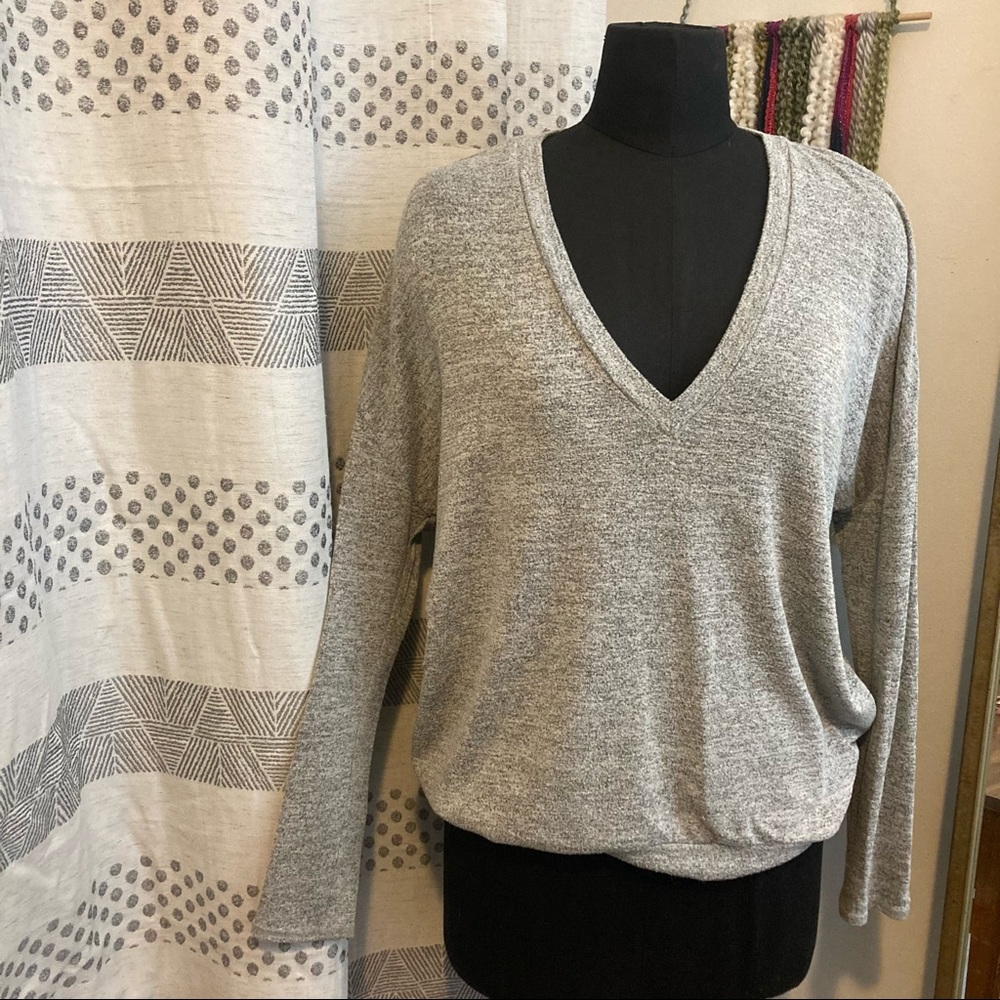 V neck sweater Aritzia